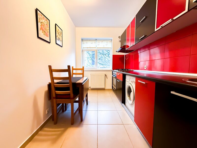 1 Decembrie langa metrou, apartament 2 camere, bloc nou, centrala.