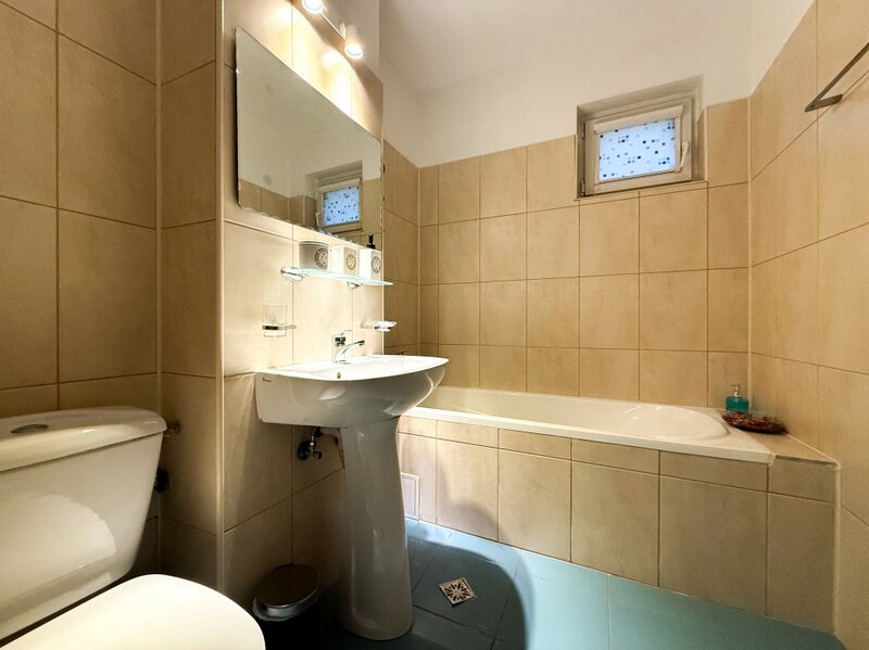 1 Decembrie langa metrou, apartament 2 camere, bloc nou, centrala.